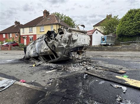 Cars set on fire in Cardiff as UK police face ‘large scale disorder’ after road crash